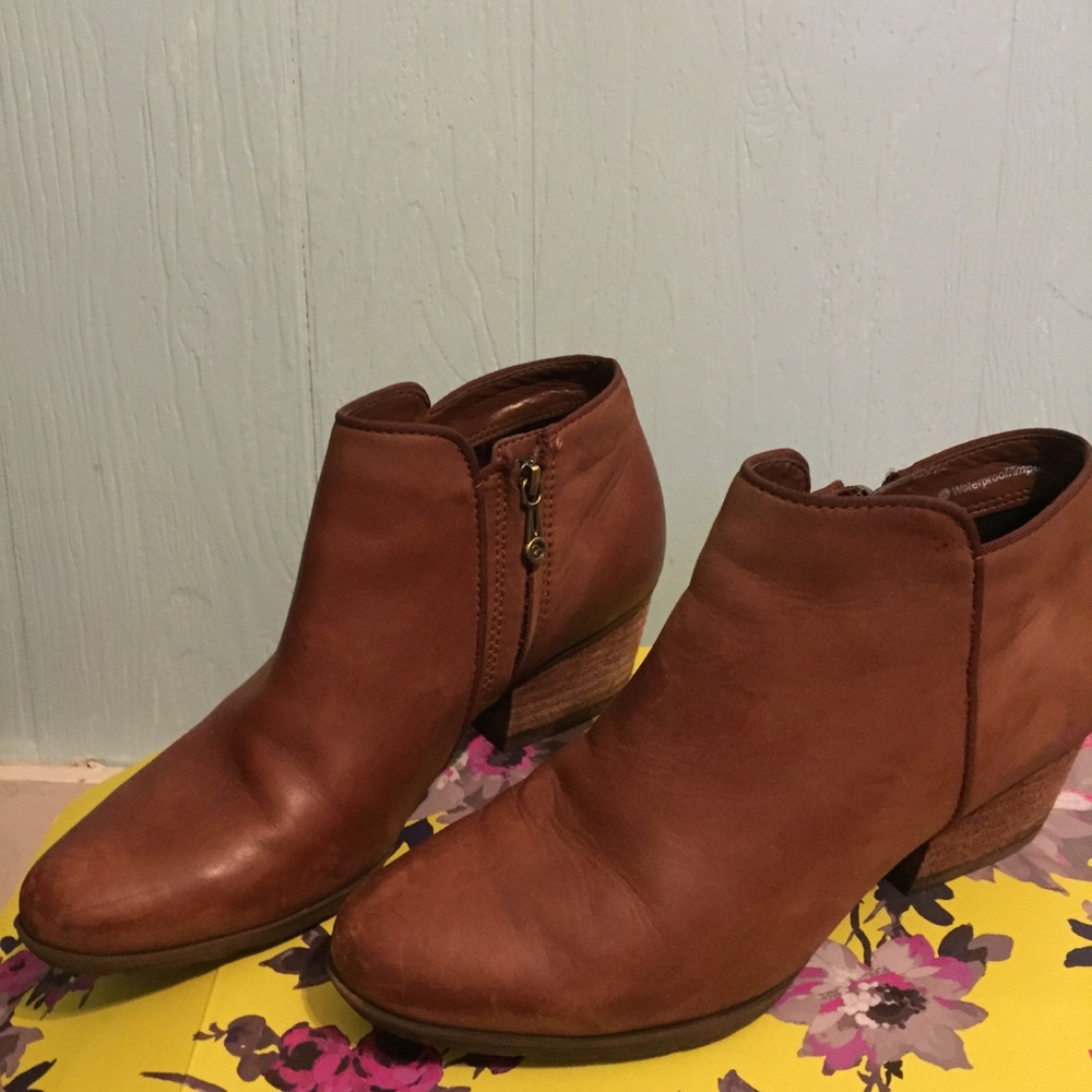 Blondo Chelsea Brown Leather Boots